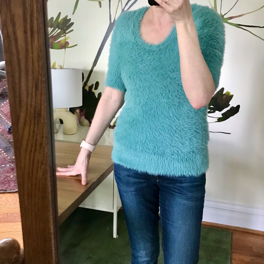 Excellent condition. Size S, but stretchy.